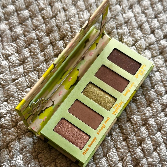 🎄 Colourpop Bambi Thumper Palette - Picture 1 of 5